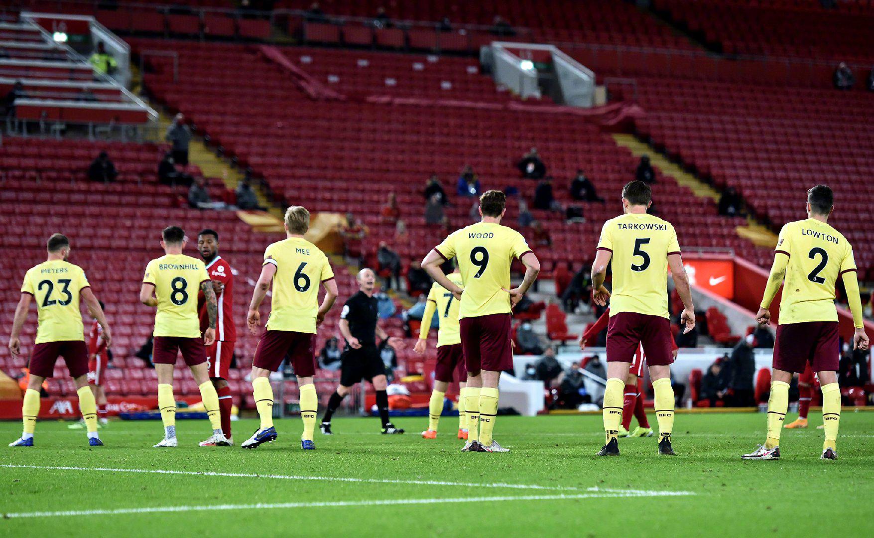 争尤显激烈 争尤显激烈